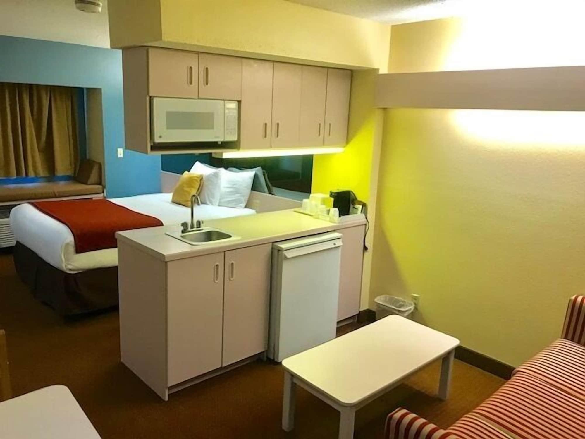 Microtel Inn & Suites By Wyndham Kansas City Airport Exterior photo