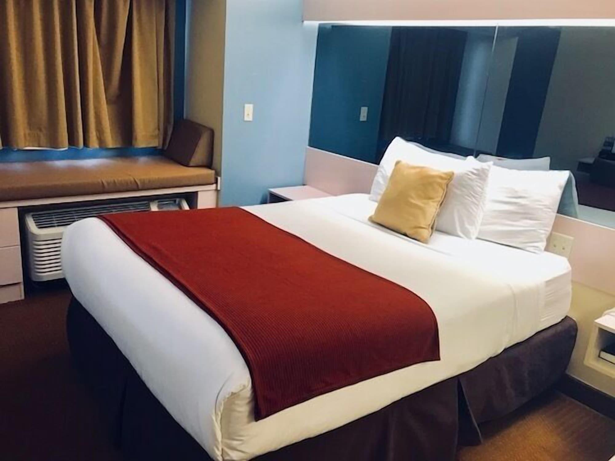 Microtel Inn & Suites By Wyndham Kansas City Airport Exterior photo