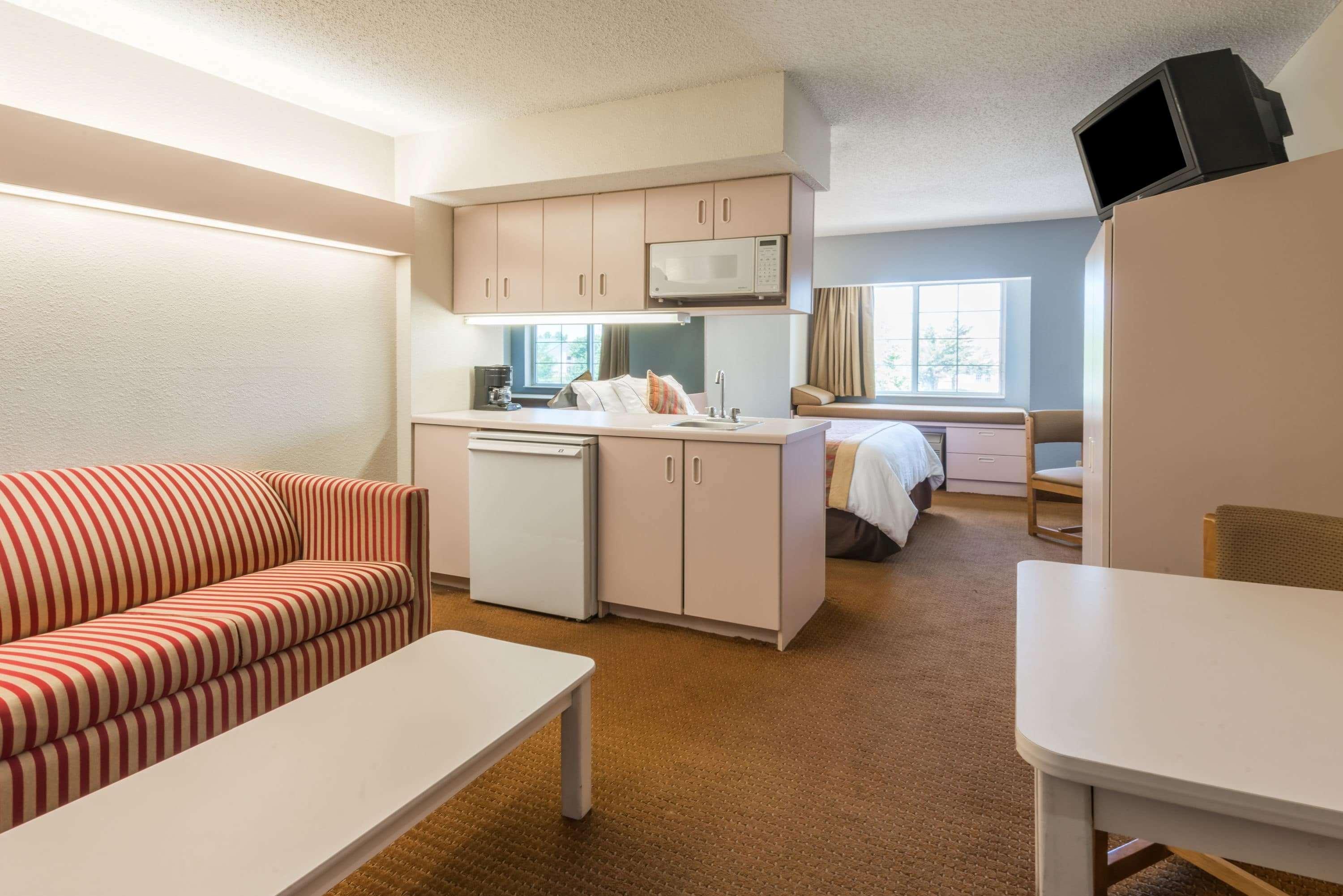 Microtel Inn & Suites By Wyndham Kansas City Airport Exterior photo