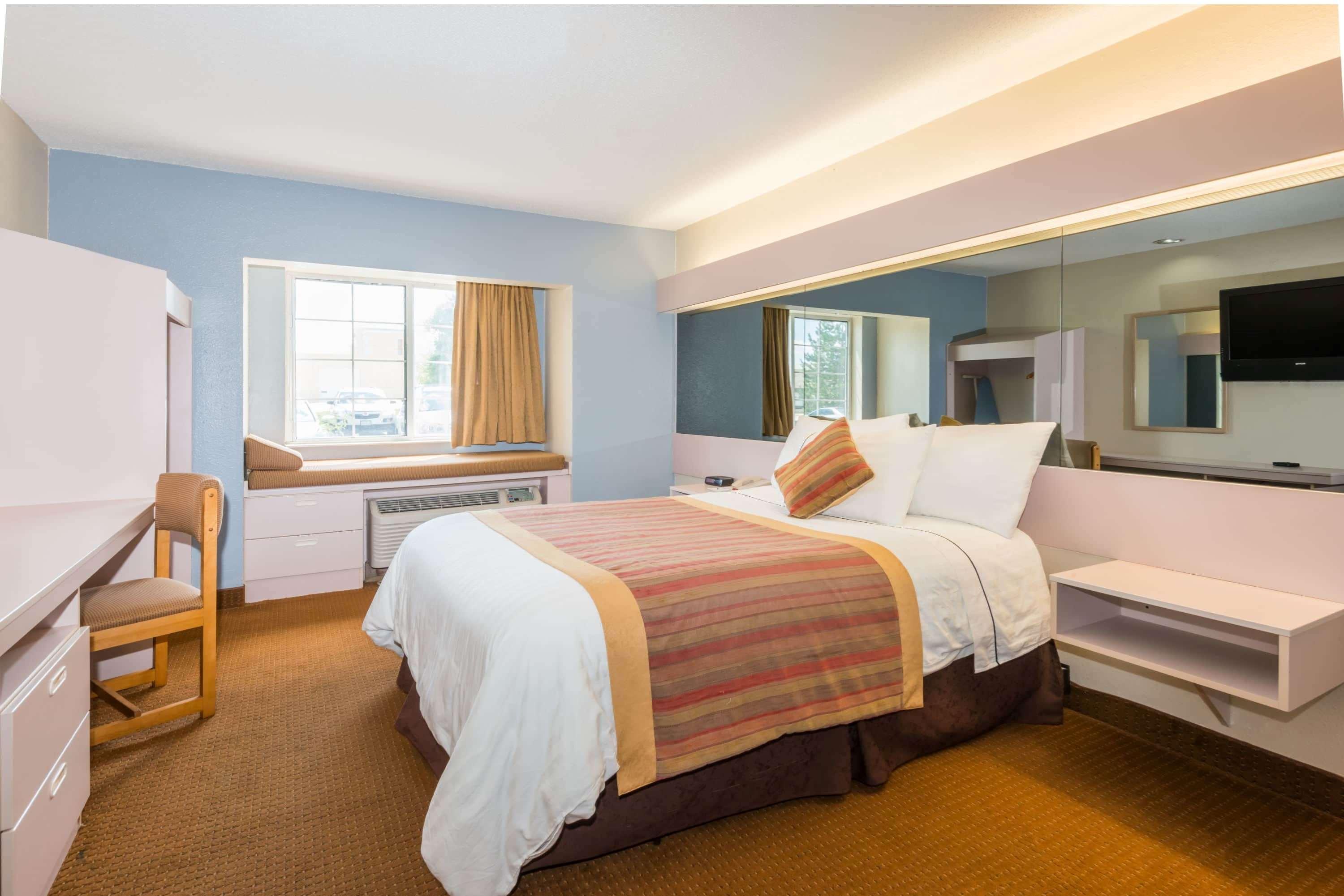 Microtel Inn & Suites By Wyndham Kansas City Airport Exterior photo